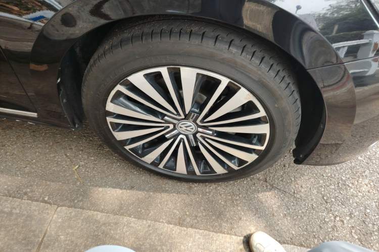 Used Volkswagen Passat 2019 330TSI Luxury Edition China VI Standard Right Front Wheel Hub