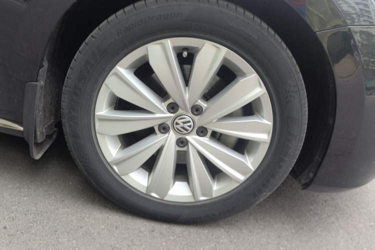 Used Volkswagen Passat 2019 330TSI Elite Edition China VI Right Front Wheel Hub