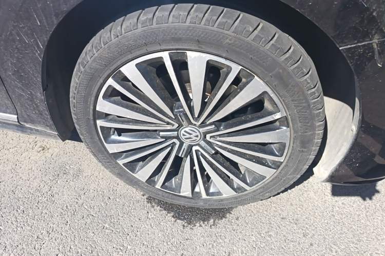 Used Volkswagen Passat 2019 330TSI Luxury Edition China VI Standard Right Front Wheel Hub