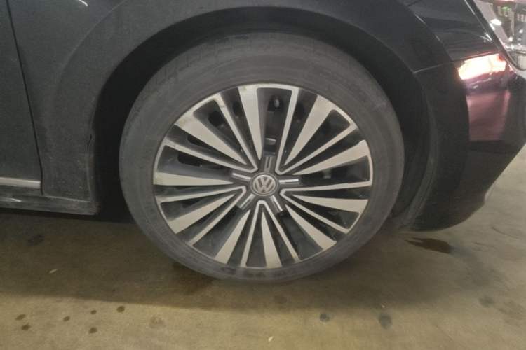 Used Volkswagen Passat 2019 330TSI Luxury Edition China VI Standard Right Front Wheel Hub