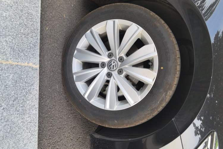 Used Volkswagen Passat 2019 330TSI Elite Edition China VI Right Front Wheel Hub