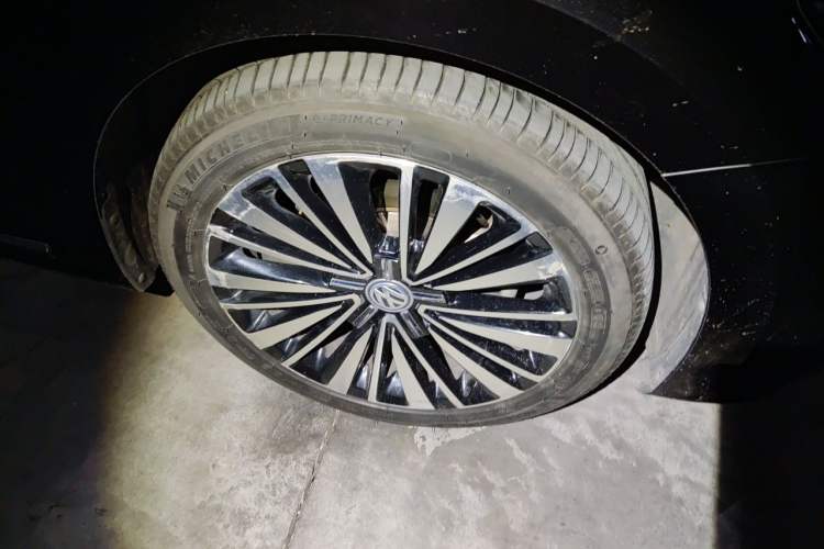 Used Volkswagen Passat 2019 330TSI Luxury Edition China VI Standard Right Front Wheel Hub