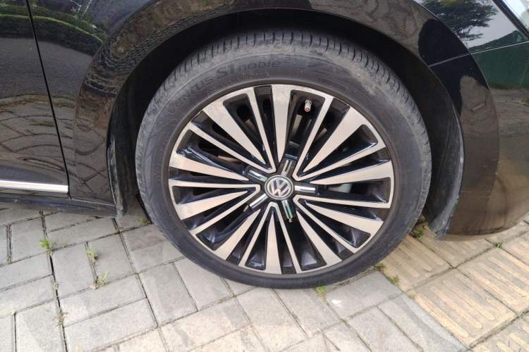 Used Volkswagen Passat 2019 330TSI Luxury Edition China VI Standard Right Front Wheel Hub