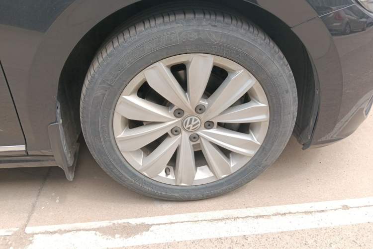 Used Volkswagen Passat 2019 330TSI Elite Edition China V Standard Right Front Wheel Hub