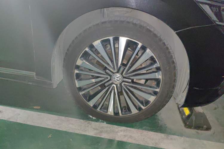 Used Volkswagen Passat 2019 330TSI Luxury Edition China VI Standard Right Front Wheel Hub
