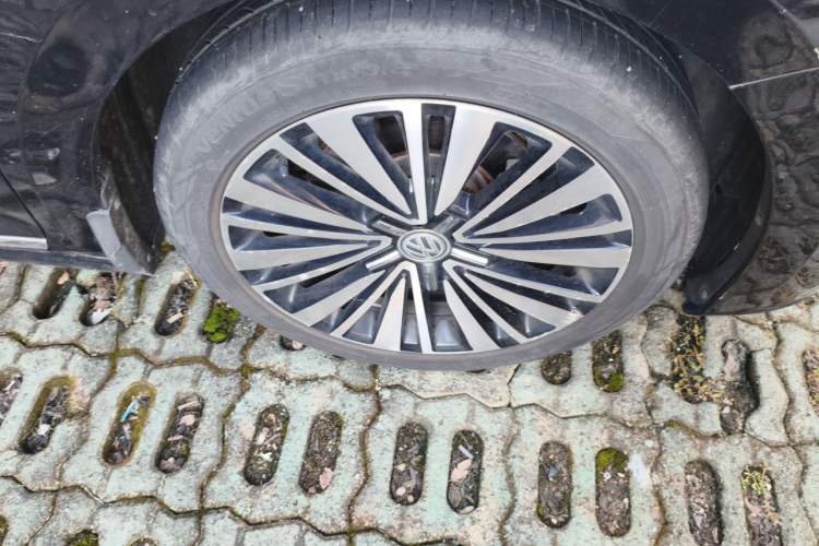 Used Volkswagen Passat 2019 330TSI Luxury Edition China VI Standard Right Front Wheel Hub