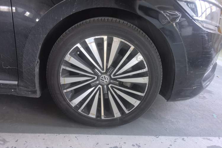 Used Volkswagen Passat 2019 330TSI Luxury Edition China VI Standard Right Front Wheel Hub