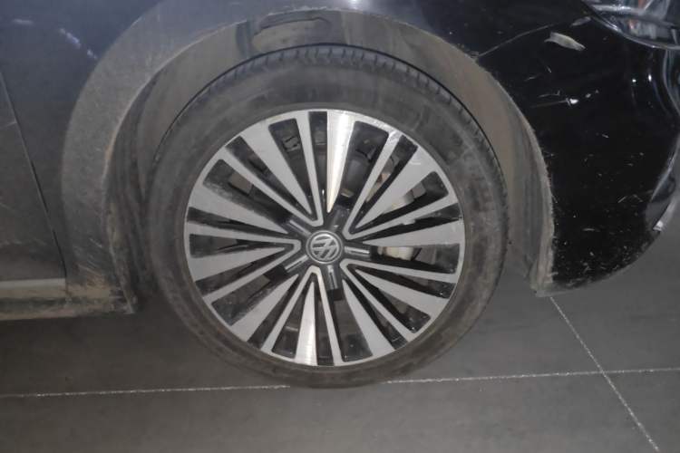 Used Volkswagen Passat 2019 330TSI Luxury Edition China V Standard Right Front Wheel Hub