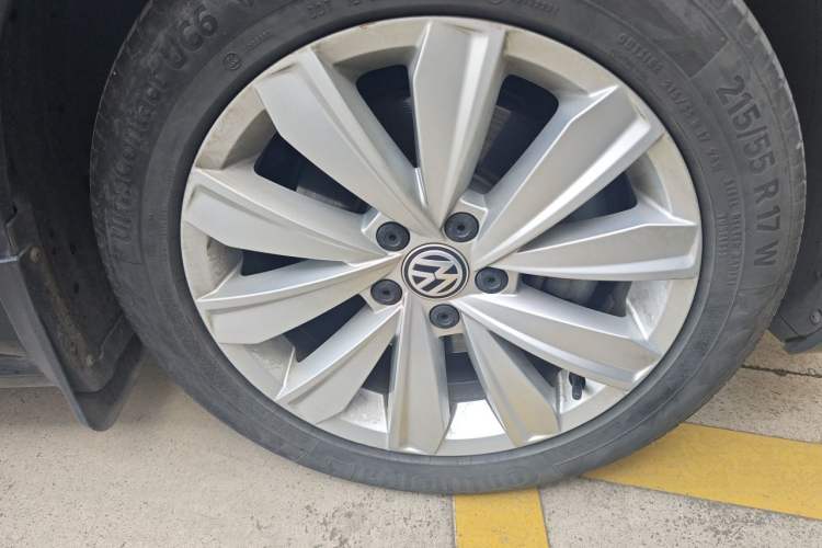 Used Volkswagen Passat 2019 280TSI Elite Edition China VI Standard Right Front Wheel Hub