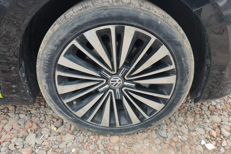 Used Volkswagen Passat 2019 330TSI Luxury Edition China V Standard Right Front Wheel Hub