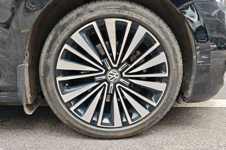Used Volkswagen Passat 2019 330TSI Luxury Edition China VI Standard Right Front Wheel Hub