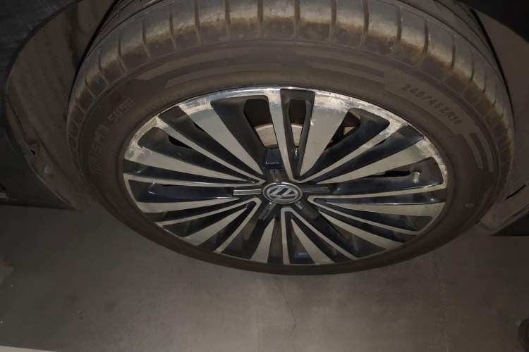 Used Volkswagen Passat 2019 330TSI Luxury Edition China VI Standard Right Front Wheel Hub