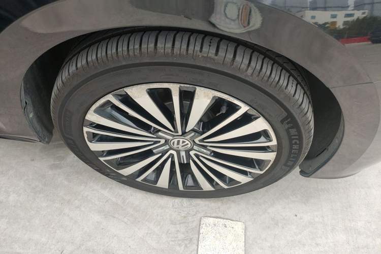 Used Volkswagen Passat 2019 330TSI Luxury Edition China VI Standard Right Front Wheel Hub