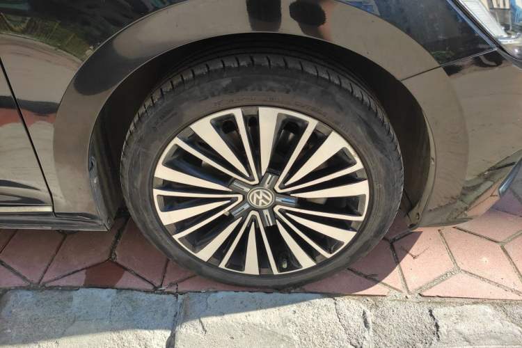 Used Volkswagen Passat 2019 330TSI Prestige Edition China V Standard Right Front Wheel Hub