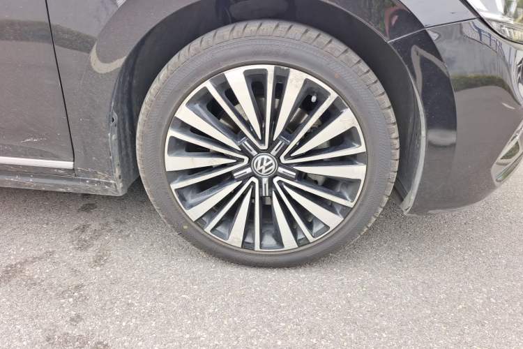 Used Volkswagen Passat 2019 380TSI Prestige Edition China VI Standard Right Front Wheel Hub