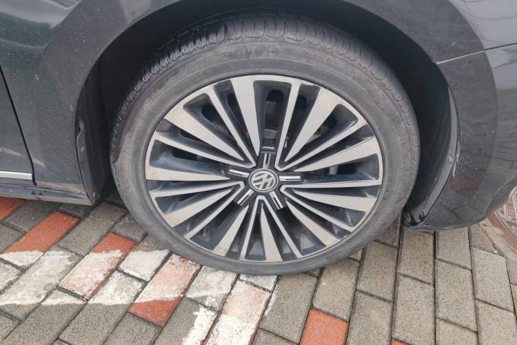 Used Volkswagen Passat 2019 330TSI Luxury Edition China VI Standard Right Front Wheel Hub