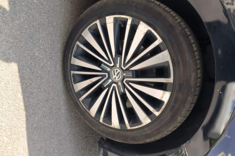 Used Volkswagen Passat 2019 330TSI Luxury Edition China VI Standard Right Front Wheel Hub