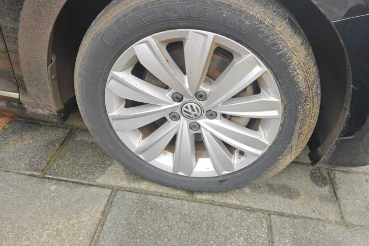 Used Volkswagen Passat 2019 330TSI Elite Edition China VI Right Front Wheel Hub
