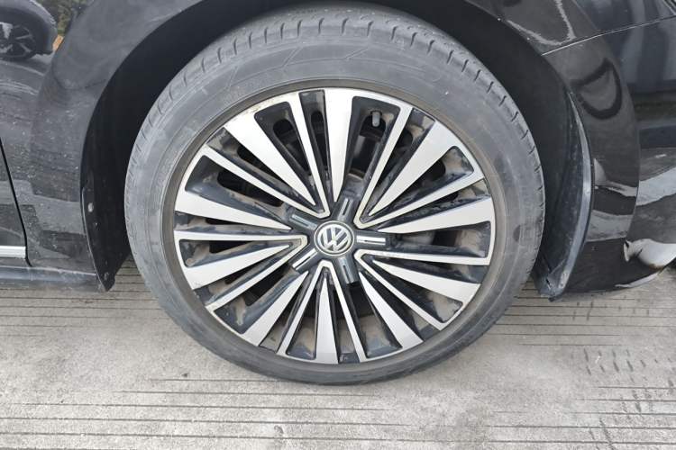 Used Volkswagen Passat 2019 330TSI Luxury Edition China VI Standard Right Front Wheel Hub