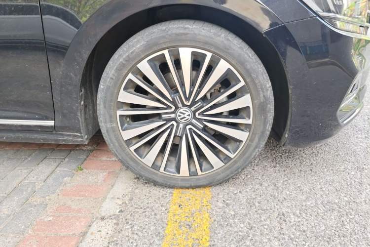 Used Volkswagen Passat 2019 330TSI Luxury Edition China VI Standard Right Front Wheel Hub