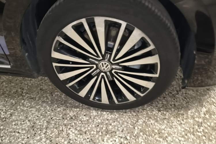 Used Volkswagen Passat 2019 330TSI Luxury Edition China VI Standard Right Front Wheel Hub