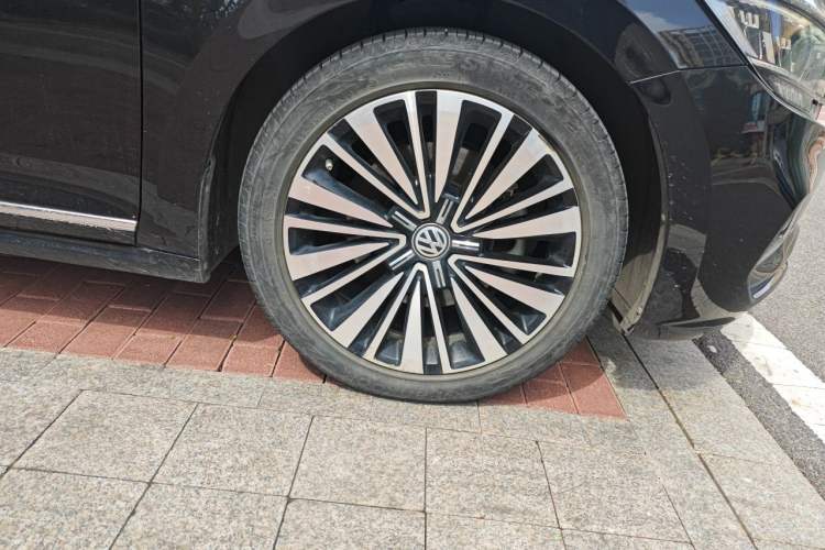 Used Volkswagen Passat 2019 380TSI Luxury Edition China VI Standard Right Front Wheel Hub