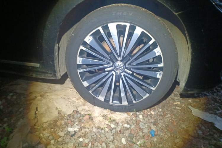 Used Volkswagen Passat 2019 330TSI Luxury Edition China VI Standard Right Front Wheel Hub