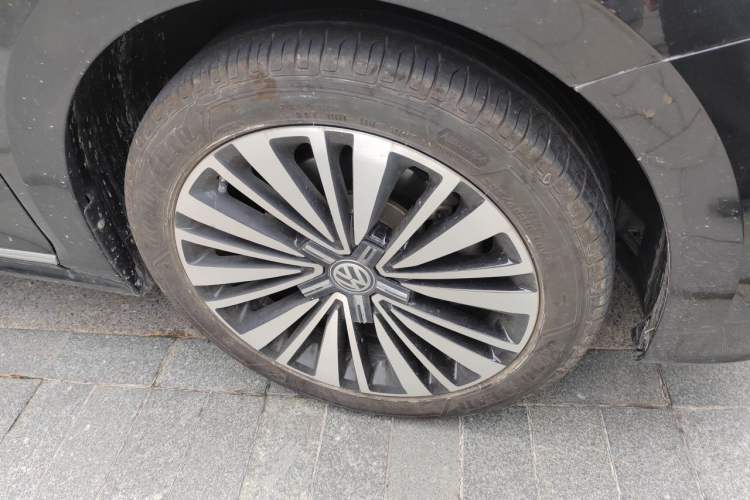 Used Volkswagen Passat 2019 330TSI Luxury Edition China VI Standard Right Front Wheel Hub