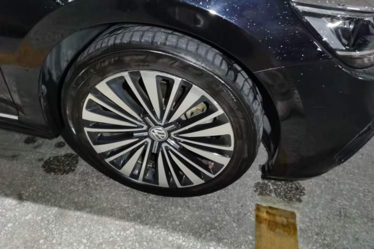 Used Volkswagen Passat 2019 330TSI Luxury Edition China VI Standard Right Front Wheel Hub