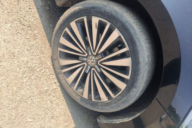 Used Volkswagen Passat 2019 330TSI Luxury Edition China VI Standard Right Front Wheel Hub