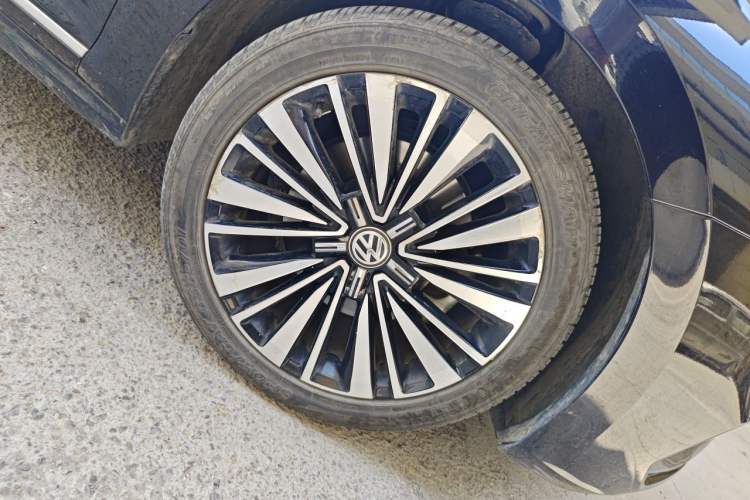 Used Volkswagen Passat 2019 330TSI Luxury Edition China V Standard Right Front Wheel Hub