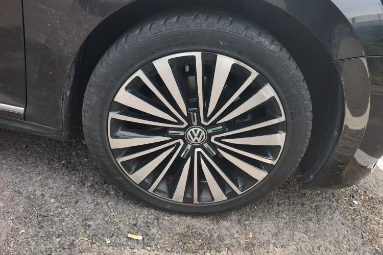 Used Volkswagen Passat 2019 330TSI Luxury Edition China VI Standard Right Front Wheel Hub