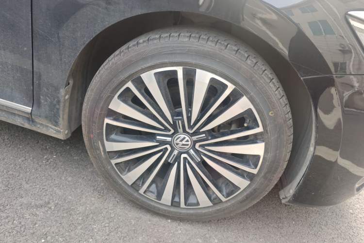 Used Volkswagen Passat 2019 330TSI Luxury Edition China VI Standard Right Front Wheel Hub