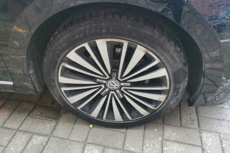 Used Volkswagen Passat 2019 330TSI Luxury Edition China VI Standard Right Front Wheel Hub