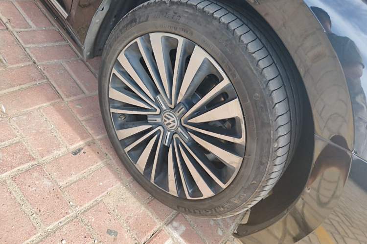 Used Volkswagen Passat 2019 330TSI Luxury Edition China VI Standard Right Front Wheel Hub