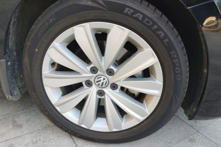 Used Volkswagen Passat 2019 330TSI Elite Edition China V Standard Right Front Wheel Hub