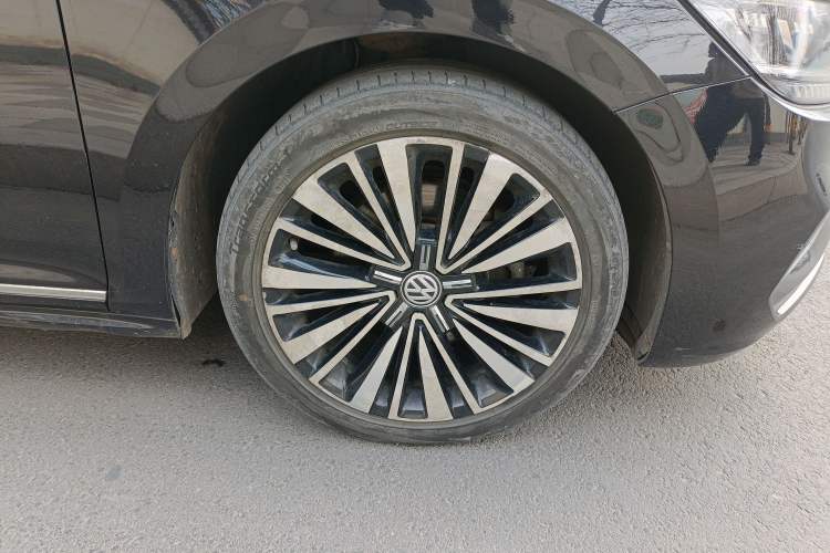 Used Volkswagen Passat 2019 330TSI Luxury Edition China VI Standard Right Front Wheel Hub
