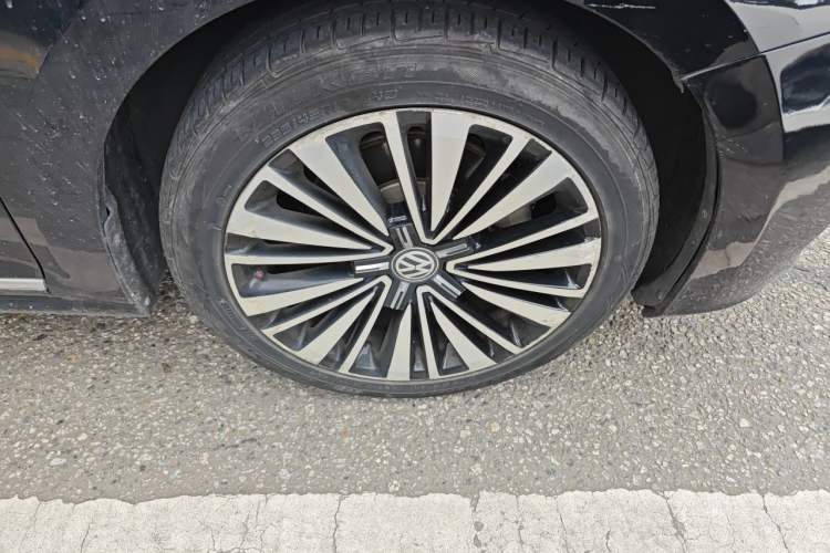 Used Volkswagen Passat 2019 330TSI Luxury Edition China VI Standard Right Front Wheel Hub