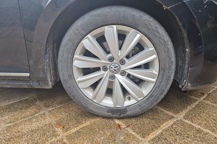 Used Volkswagen Passat 2019 330TSI Elite Edition China V Standard Right Front Wheel Hub