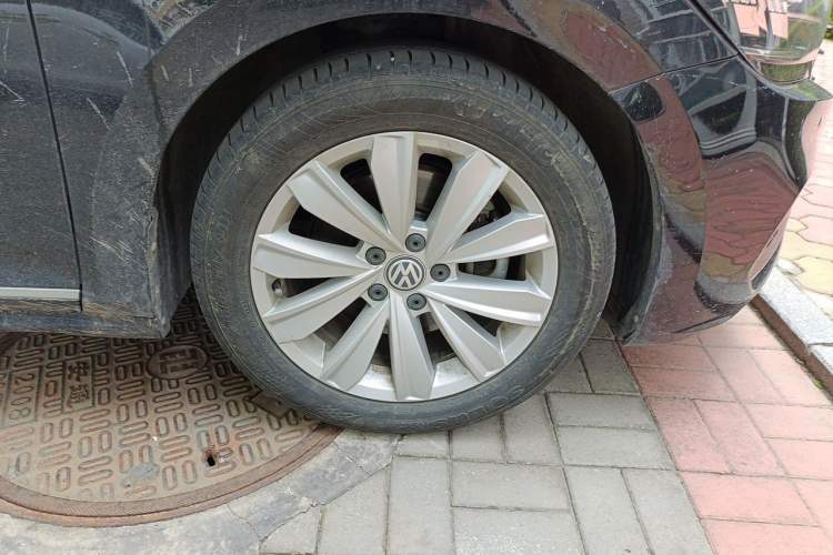 Used Volkswagen Passat 2019 280TSI Elite Edition China VI Standard Right Front Wheel Hub