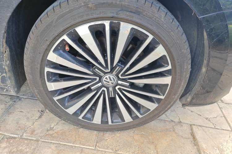 Used Volkswagen Passat 2019 330TSI Luxury Edition China VI Standard Right Front Wheel Hub