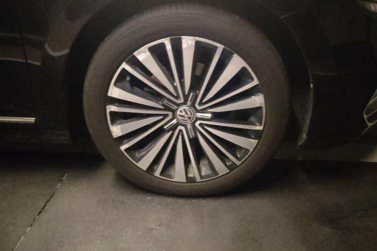 Used Volkswagen Passat 2019 380TSI Luxury Edition China VI Standard Right Front Wheel Hub
