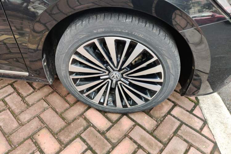 Used Volkswagen Passat 2019 330TSI Luxury Edition China V Standard Right Front Wheel Hub