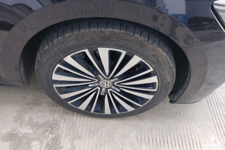 Used Volkswagen Passat 2019 330TSI Luxury Edition China VI Standard Right Front Wheel Hub