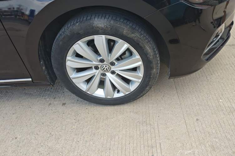 Used Volkswagen Passat 2019 330TSI Elite Edition China VI Right Front Wheel Hub