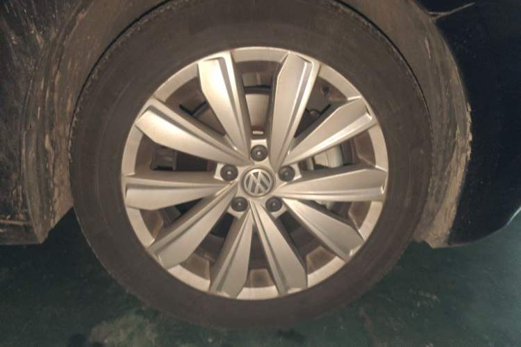 Used Volkswagen Passat 2019 330TSI Elite Edition China VI Right Front Wheel Hub