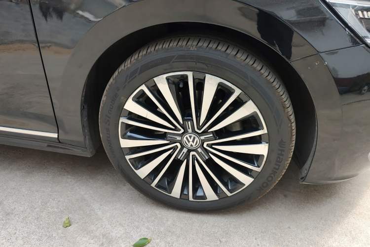 Used Volkswagen Passat 2019 330TSI Luxury Edition China VI Standard Right Front Wheel Hub