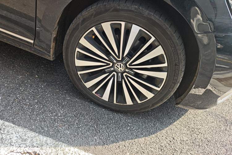 Used Volkswagen Passat 2019 330TSI Luxury Edition China VI Standard Right Front Wheel Hub
