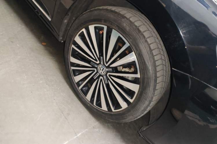 Used Volkswagen Passat 2019 330TSI Luxury Edition China VI Standard Right Front Wheel Hub