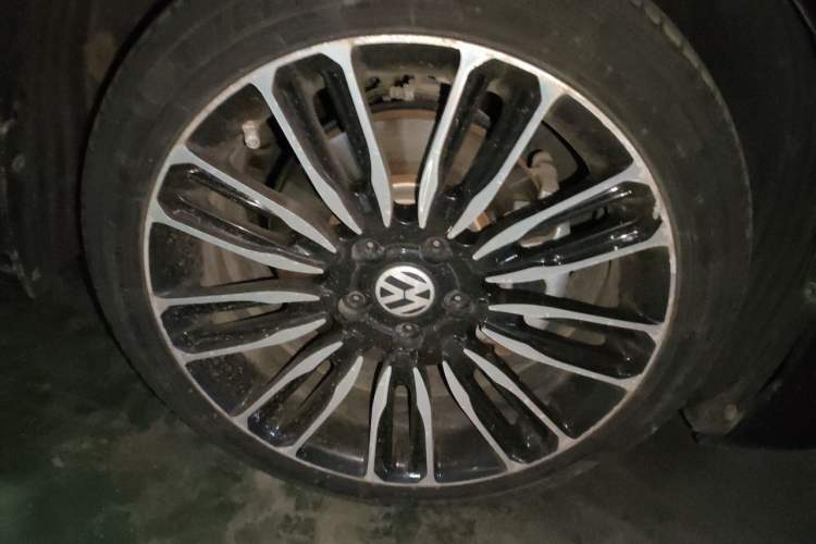 Used Volkswagen Passat 2019 330TSI Elite Edition China V Standard Right Front Wheel Hub